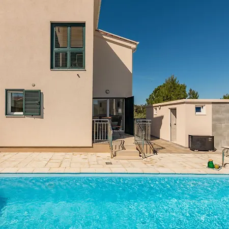 Βίλα Kristina Zadarvillas