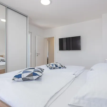 Kristina Zadarvillas Zaton (Zadar)