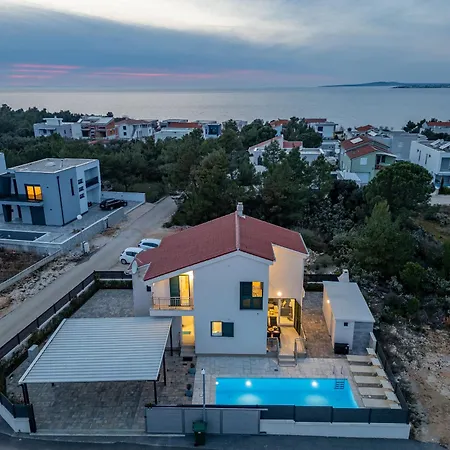 Βίλα Kristina Zadarvillas *